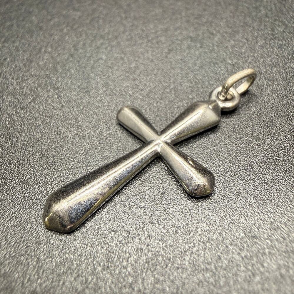 Vtg 925 Sterling Silver Cross Pendant – Flared Vintage Design